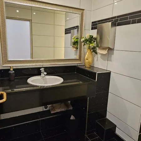 Citylight מלון 2*